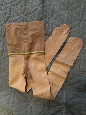 NWOT Sheertex semi-sheer tights